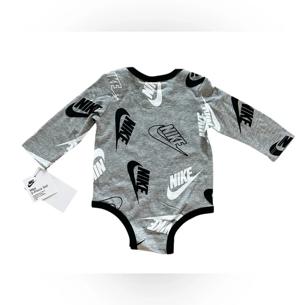 Nike 2 Piece Set Long Sleeve Bodysuit & Black Joggers Boys Size 6 Months NWT